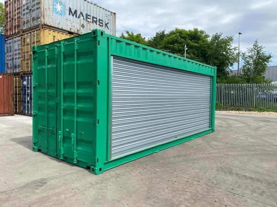 Container convertito con porta a saracinesca da 20 piedi