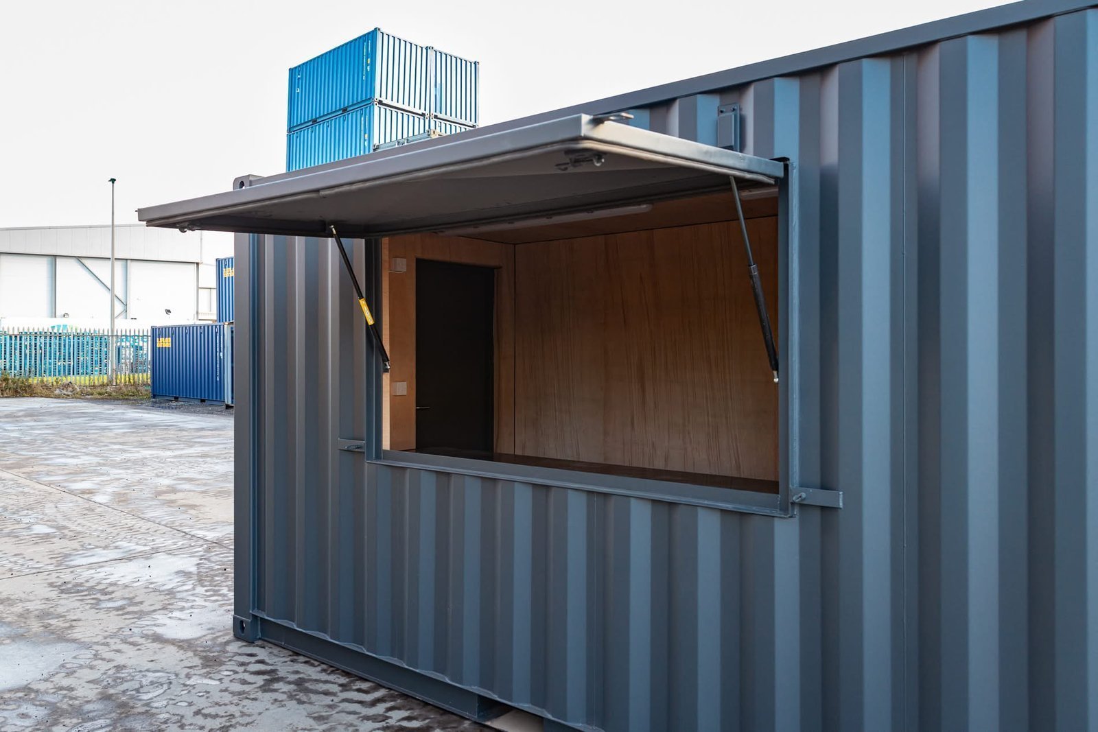 Chiosco container personalizzato da 20 piedi - completamente convertito, pronto all'uso