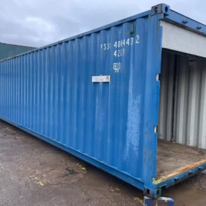 Container 40/8 con porta a saracinesca, impianto elettrico e illuminazione