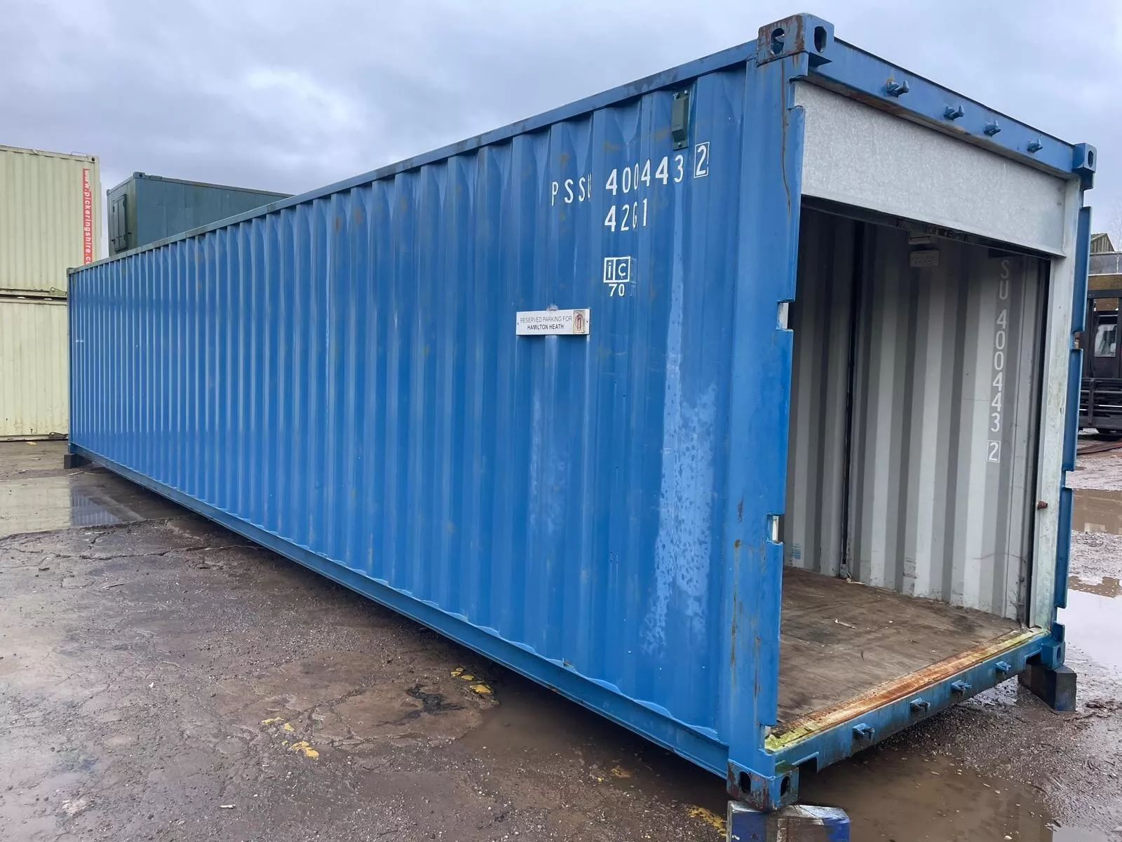 Container 40/8 con porta a saracinesca, impianto elettrico e illuminazione