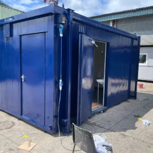 Blocco bagno compatto configurazione 3+1 per cantiere, 16x9 piedi